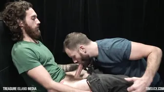 Scruffy Tatted Alt-guy gets blown