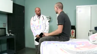 ExtraBigDicks Muscular Doctor Gives Intense Exam