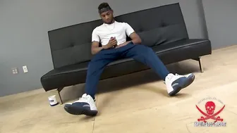 Pablostrokess swings his dick around then jerks it