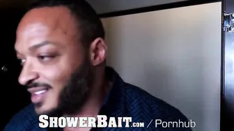ShowerBait Hung Hunks Fuck In The Shower
