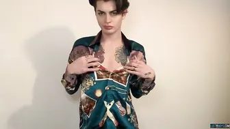 Tattooed feminine twink Ryo Foxx masturbates solo and cums