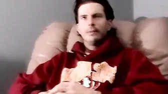 Amateur dude masturbating and blasting out a juicy load