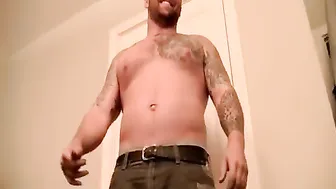 Hung hunk Duncan Dixxx receives blowjob