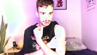Ryan Jacobs Gives One Hell of A Show Masturbating And Using a Dildo During Gold Show