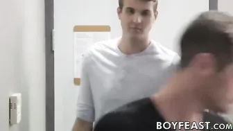 Handsome Dustin Romaine banging cute twink after blowjob