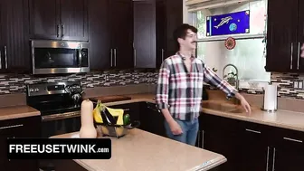 Welcome To The Free Use Kitchen feat. Dakota Lovell, Amone Bane & Jonah Wheeler - FreeUse Twink