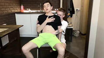 Invited A Twink To Visit With A Big Dick And Brought Him To Orgasm From A Blowjob