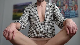 Bearded sissy weared pantyhose fucks himself