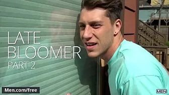 Sexy Frat Guys Sharing Dicks In Group Sex - Men.com
